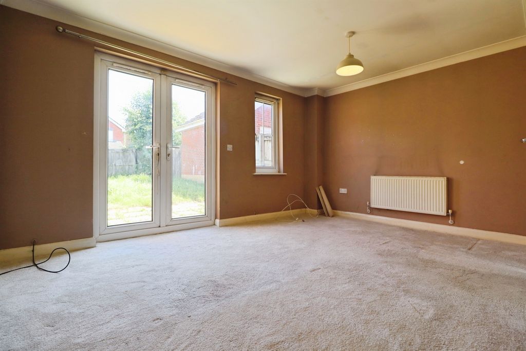 2 bed semi-detached house for saleThorne Way, Cardiff CF5 photo 4