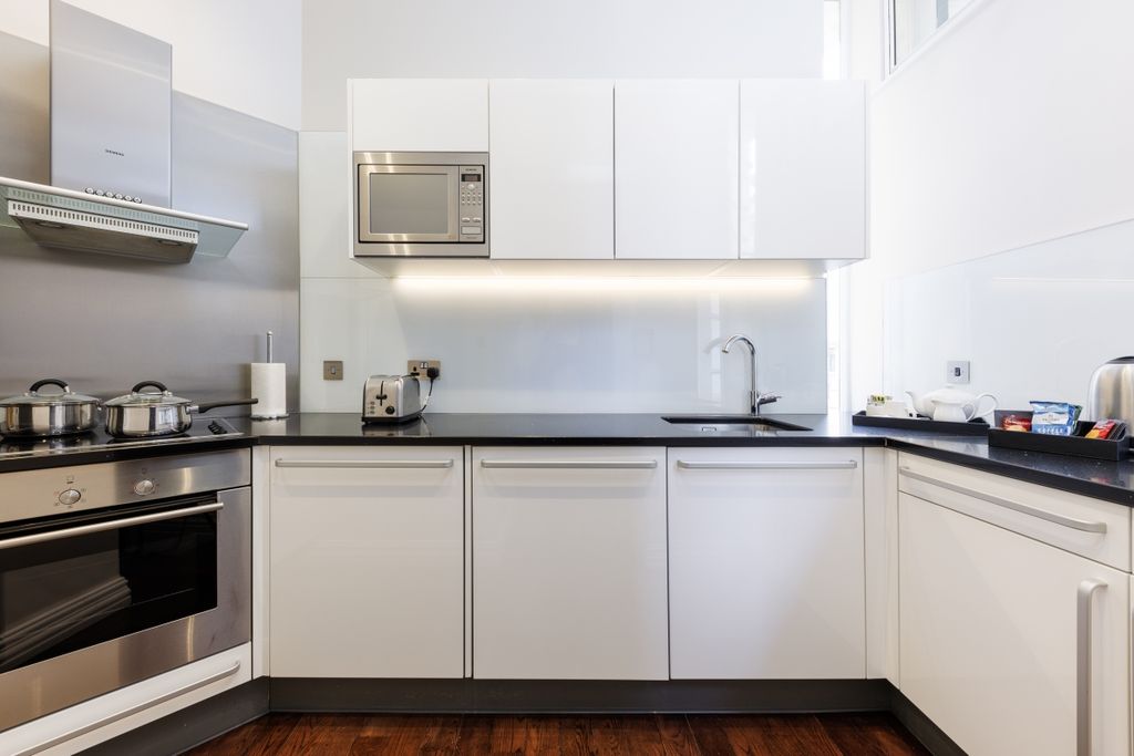 Property photo 3 of 8 Fairbriar Residen...