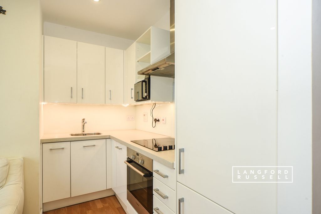 Property photo 3 of 8 Kitchen