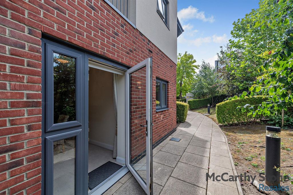 Property photo 3 of 11 8656768-Exterior02-800.Jpg
