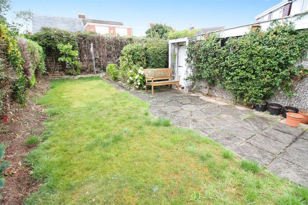 Property photo 2 of 11 Outside