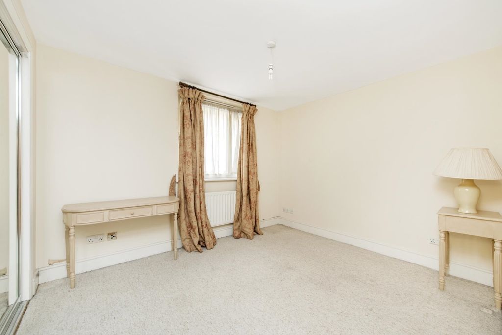 Property photo 3 of 8 Bedroom