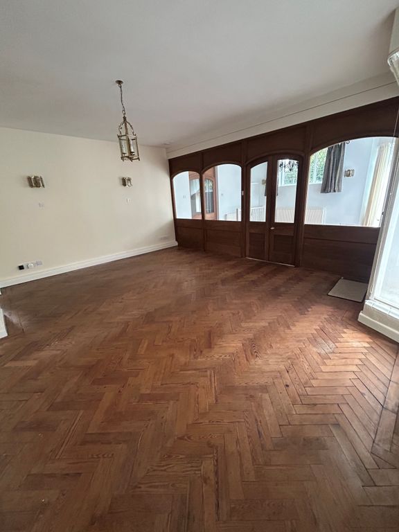 Property photo 3 of 29 Entrance Hallway