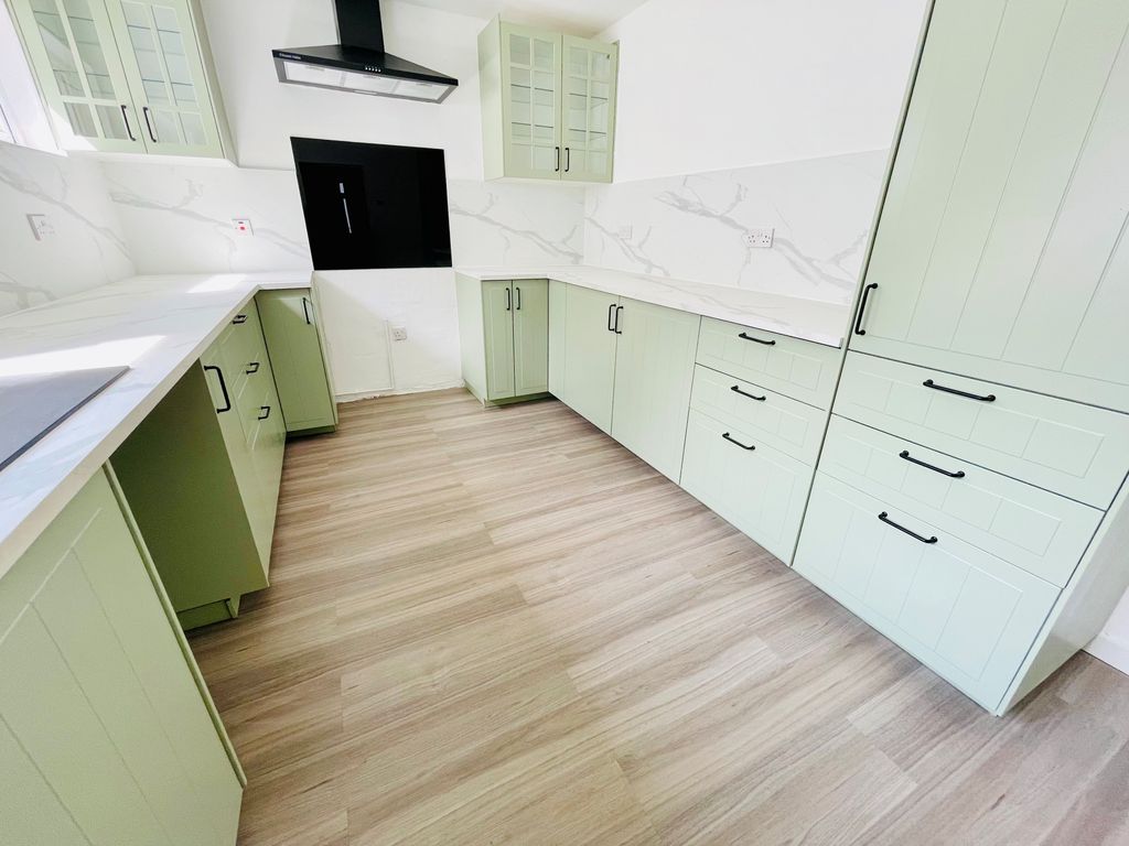 Property photo 2 of 13 Kitchen