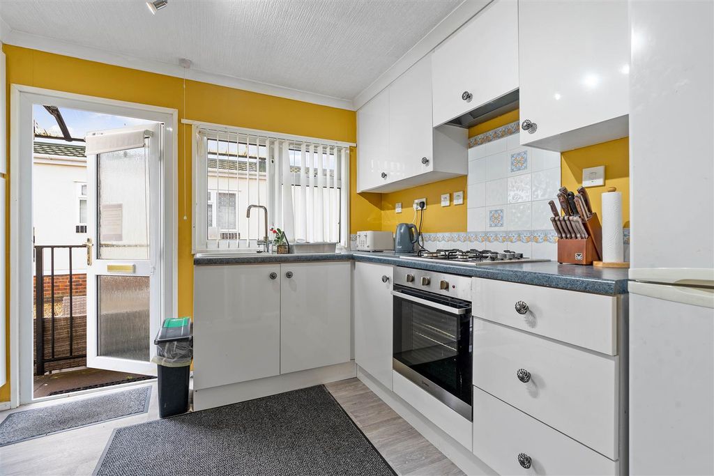 Property photo 2 of 21 10 Avon View (19 Of 23).Jpg