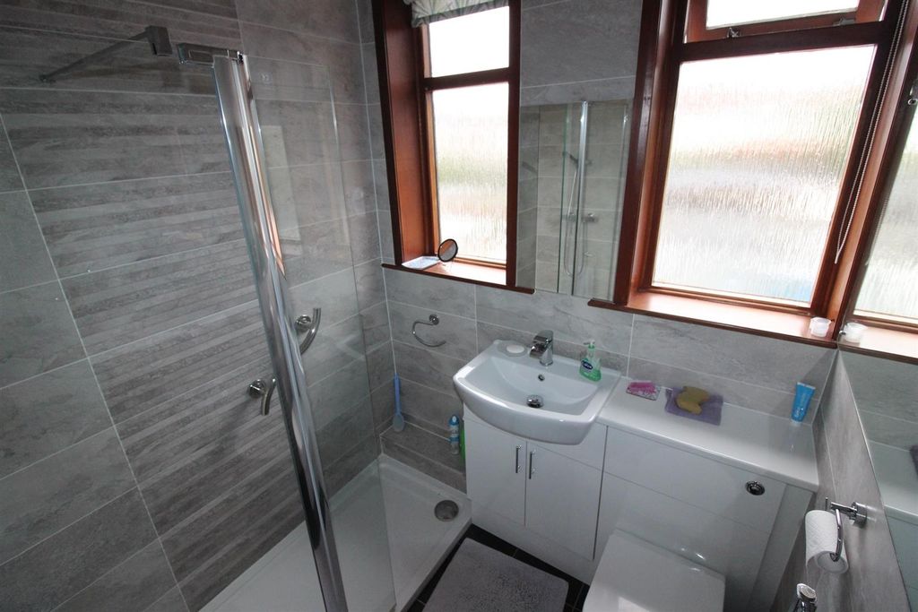 Property photo 3 of 17 Shower Room.Jpg