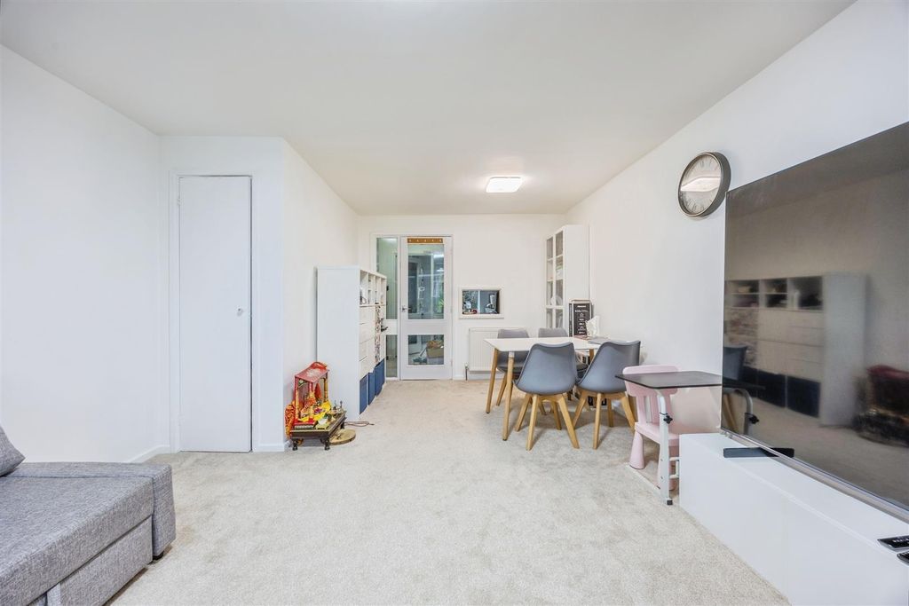 Property photo 2 of 15 Facr05Uu09-01-26Sraw-5.Jpg