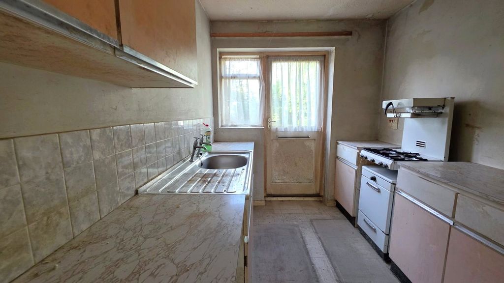 Property photo 3 of 11 Picture No. 12