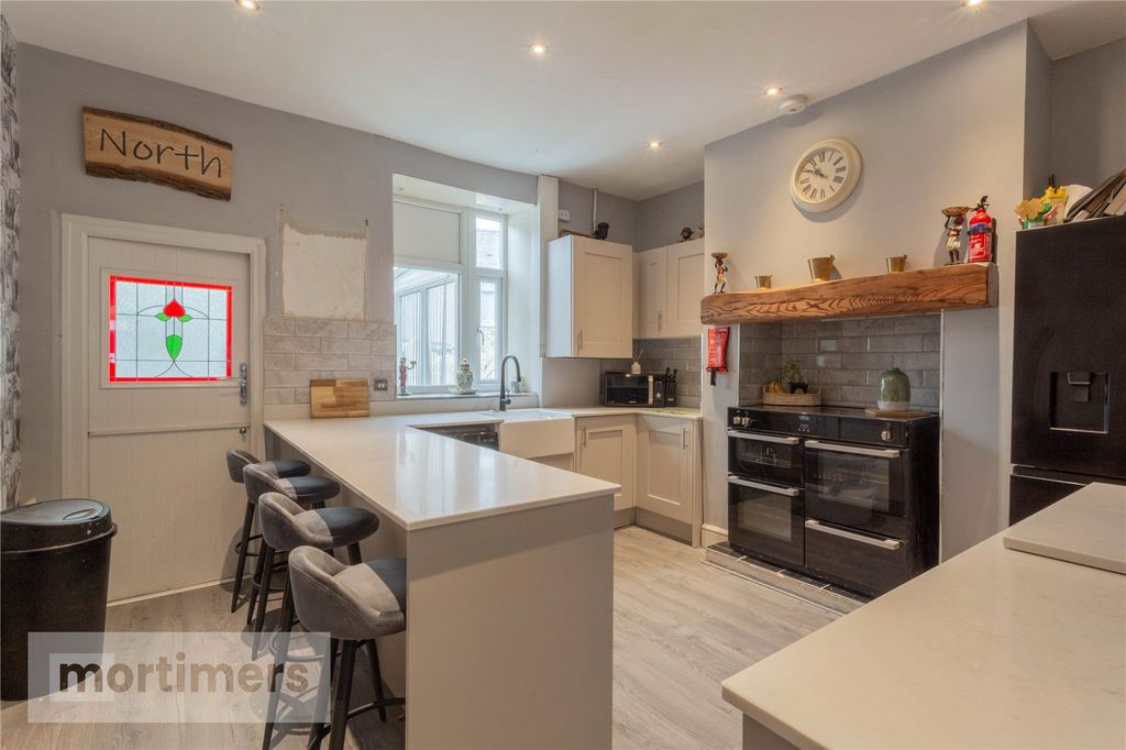 Property photo 2 of 16 Kitchen/Dining Room
