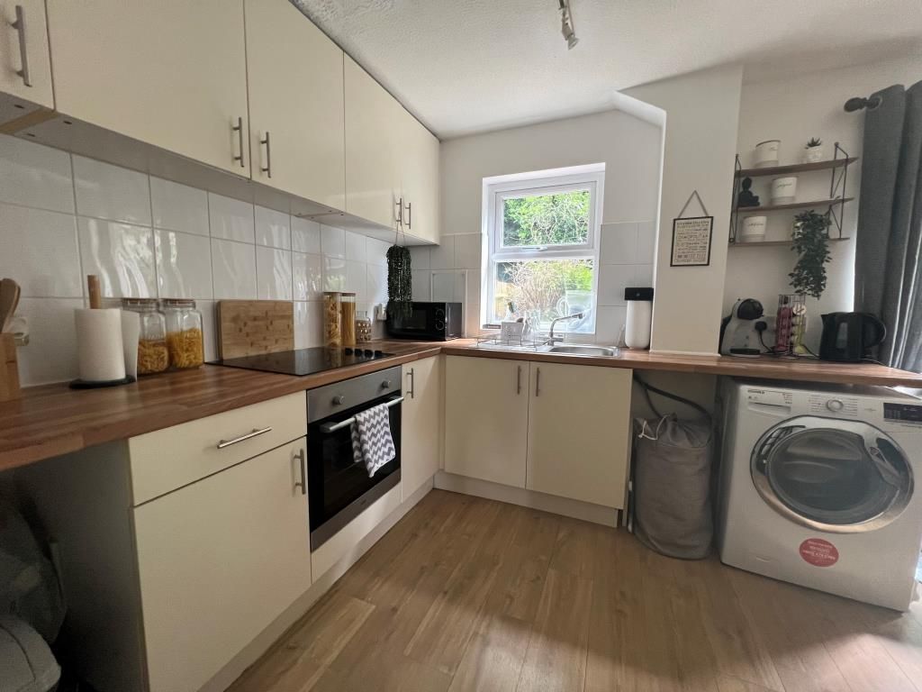 Property photo 2 of 9 Kitchen