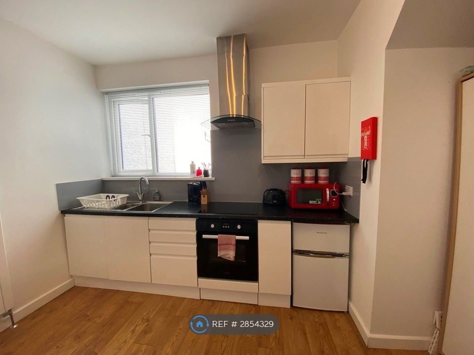 Property photo 3 of 8 Kitchen