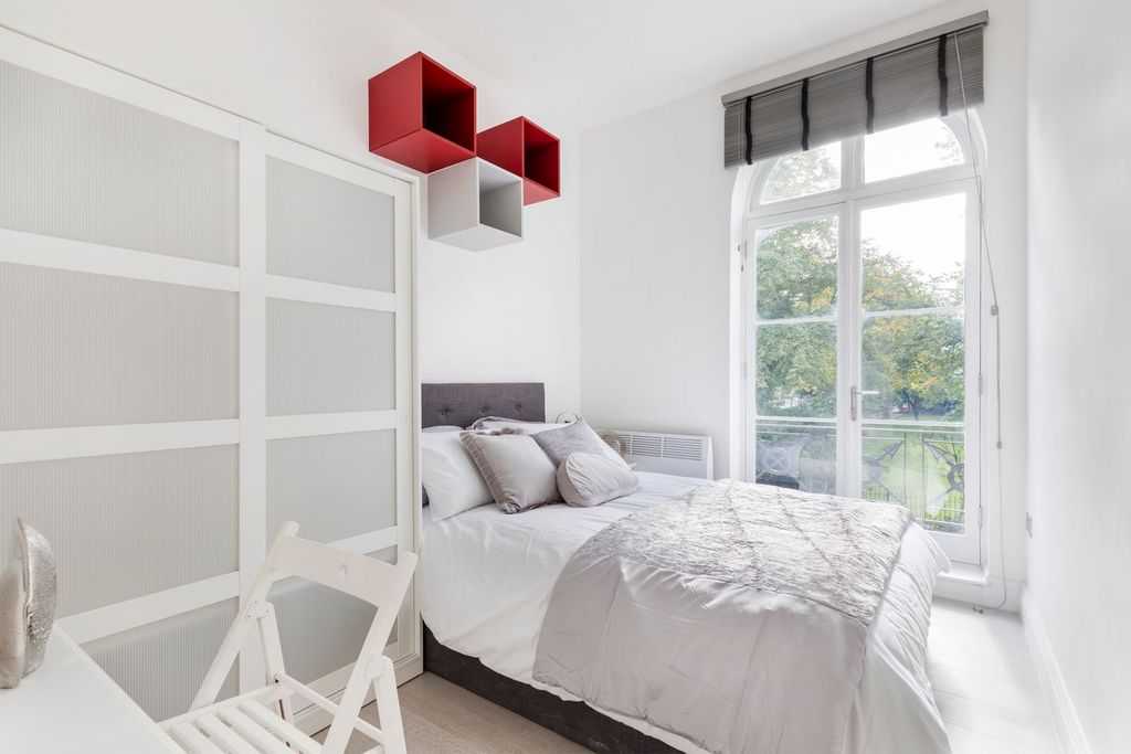 Property photo 2 of 35