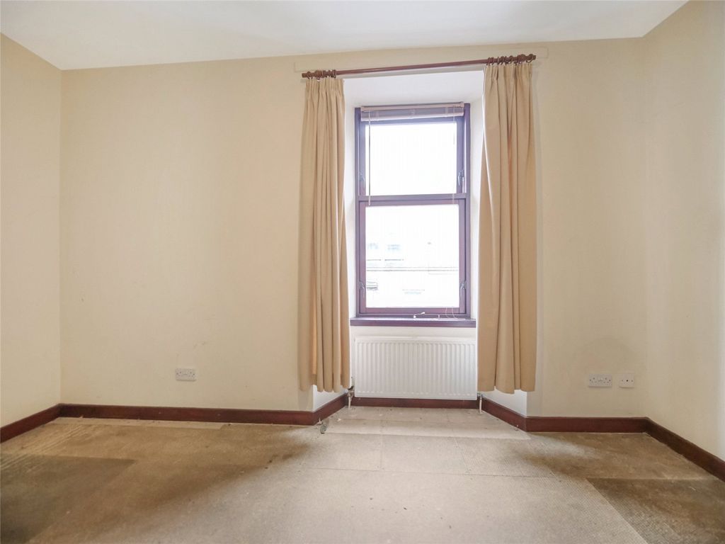 Property photo 3 of 11 Lounge 2