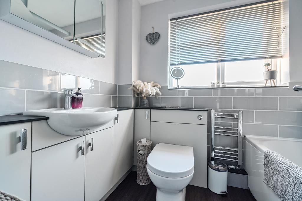 Property photo 3 of 19 Bathroom