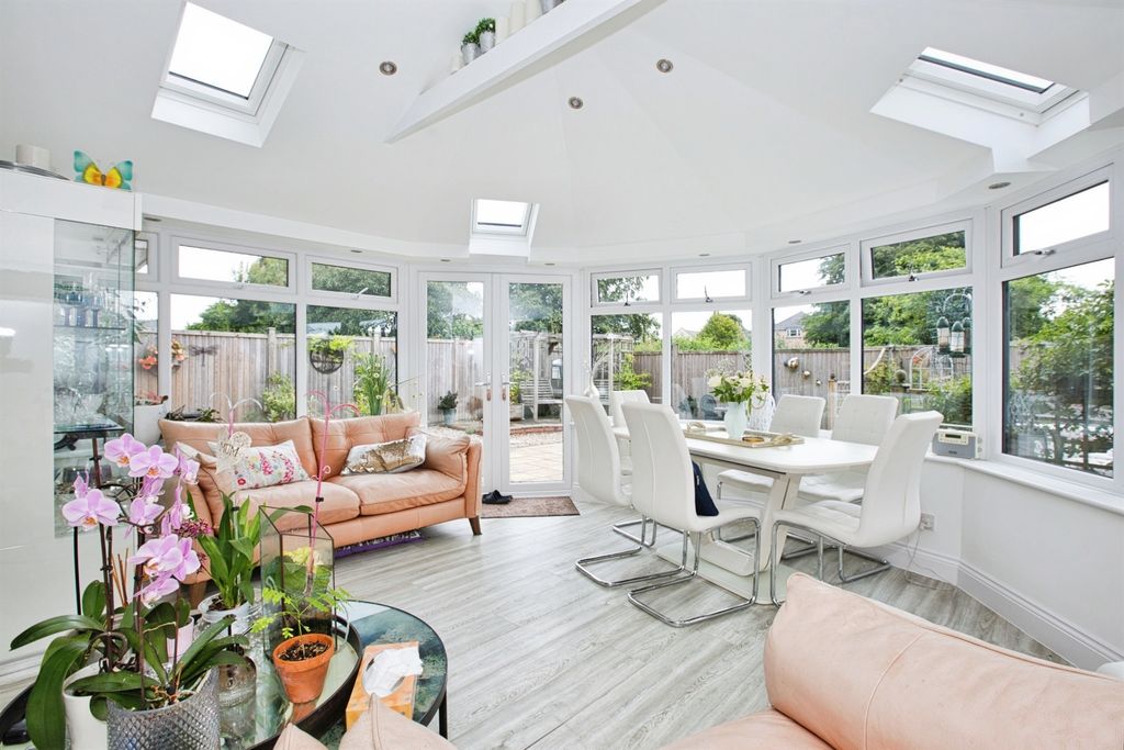 Property photo 2 of 29