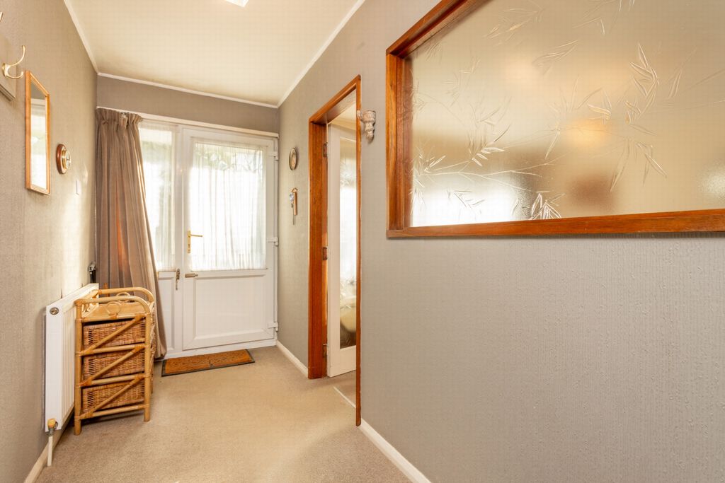 Property photo 3 of 21 Entrance Hall