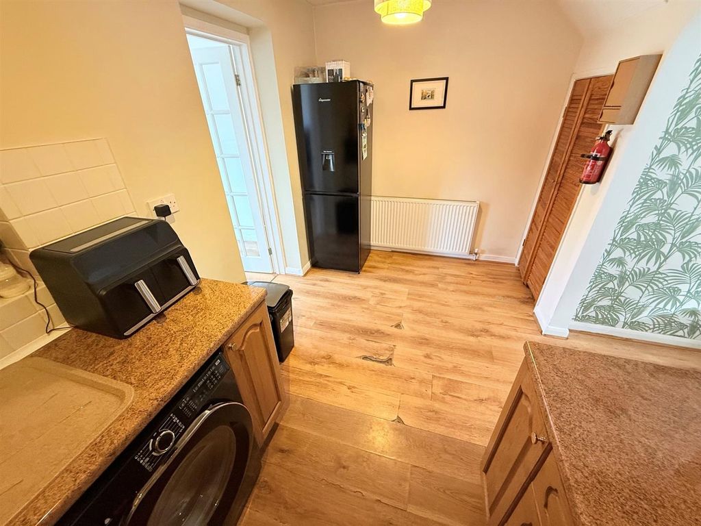 Property photo 3 of 11 Kitchen/Breakfast Room