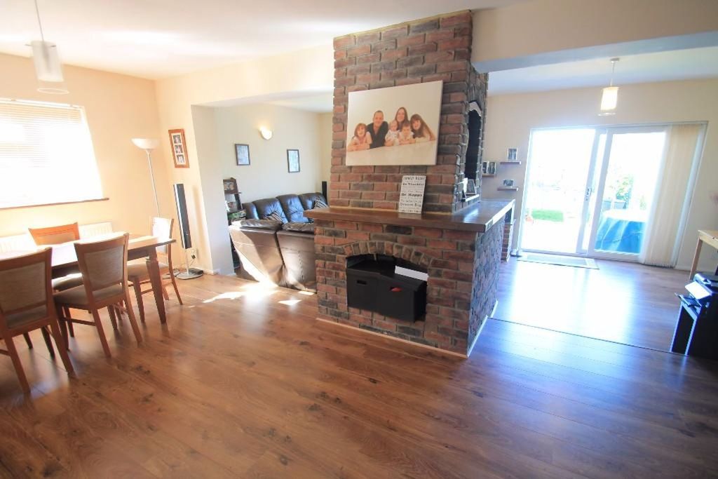Property photo 3 of 10 Lounge/Dining Room