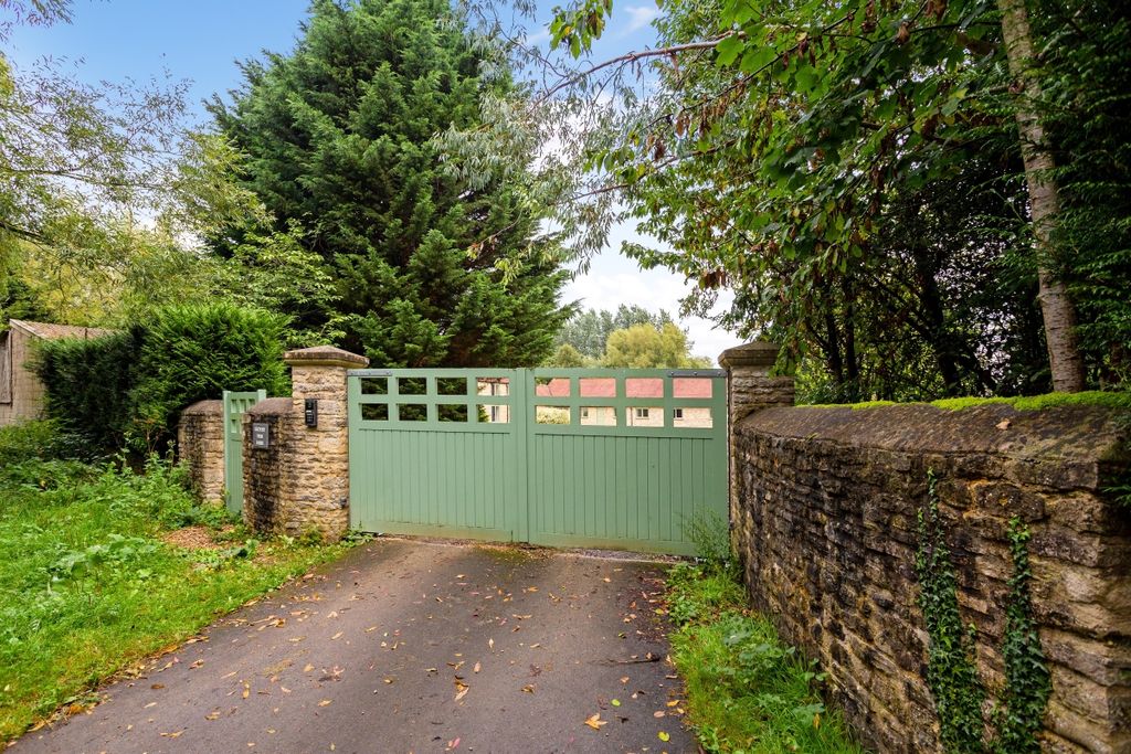 Property photo 3 of 30 Rectory Farm Barn...