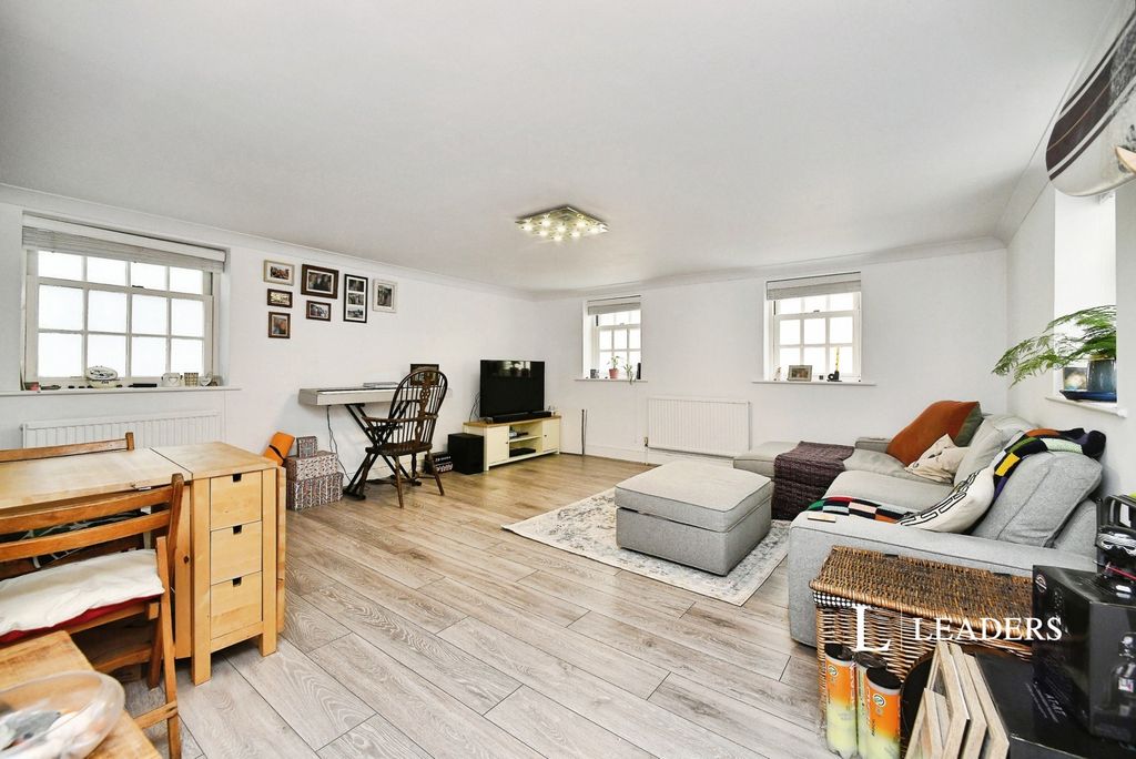 Property photo 1 of 18 Pbox-Img.Jpg
