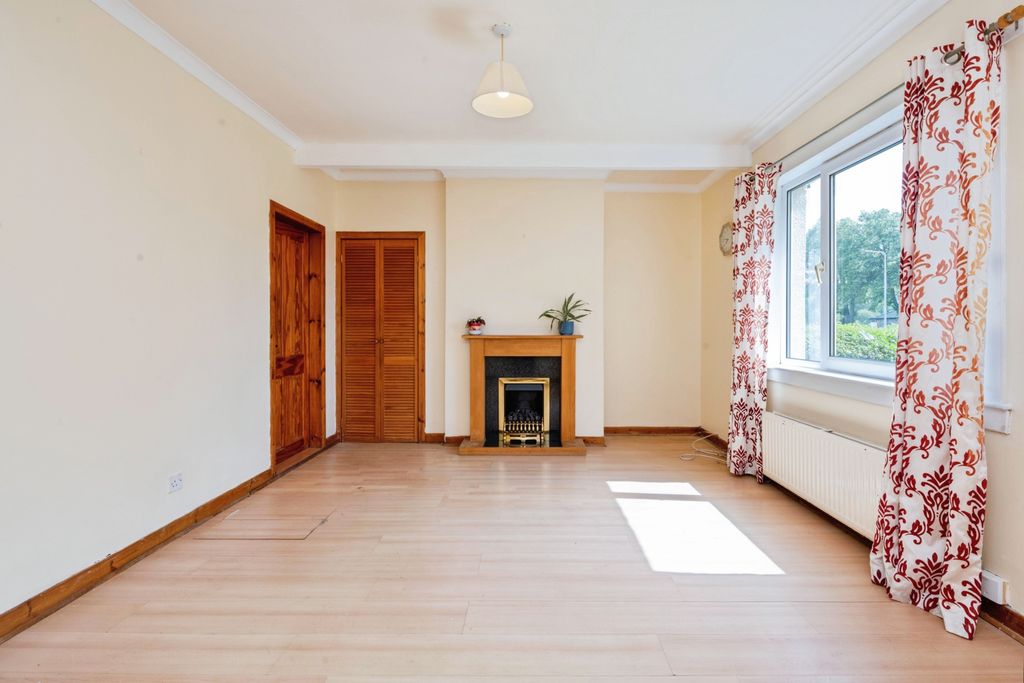 Property photo 3 of 15 Living Room