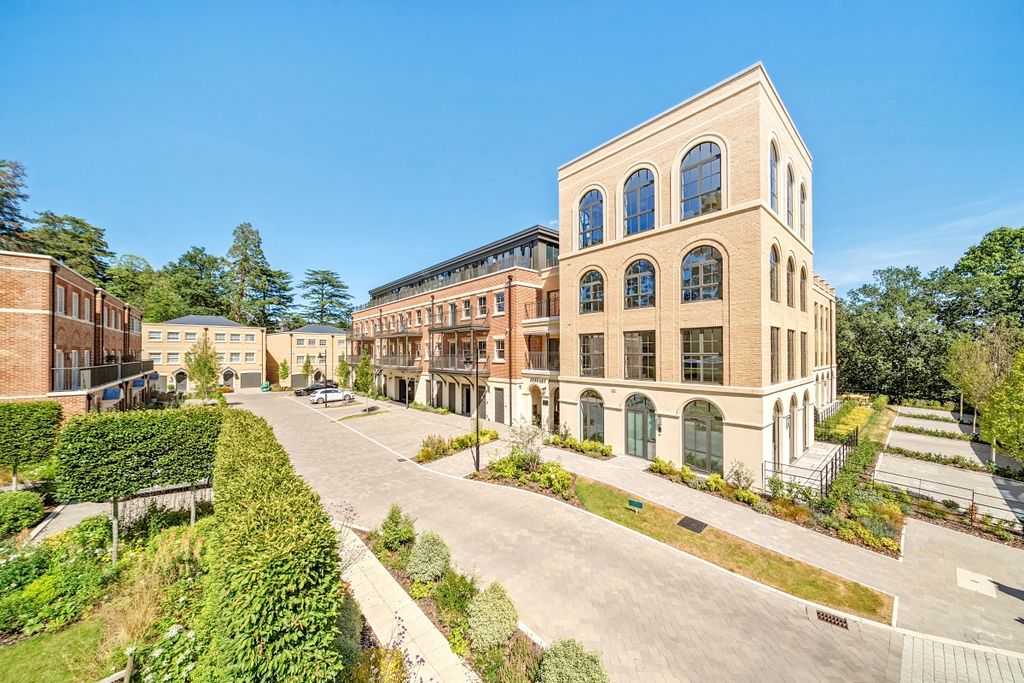 Property photo 1 of 17 Sunningdale Park