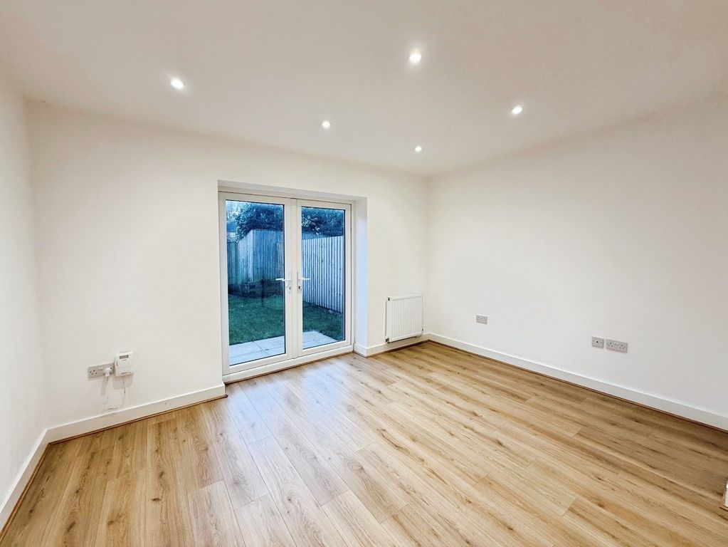 Property photo 2 of 15 Picture No. 14