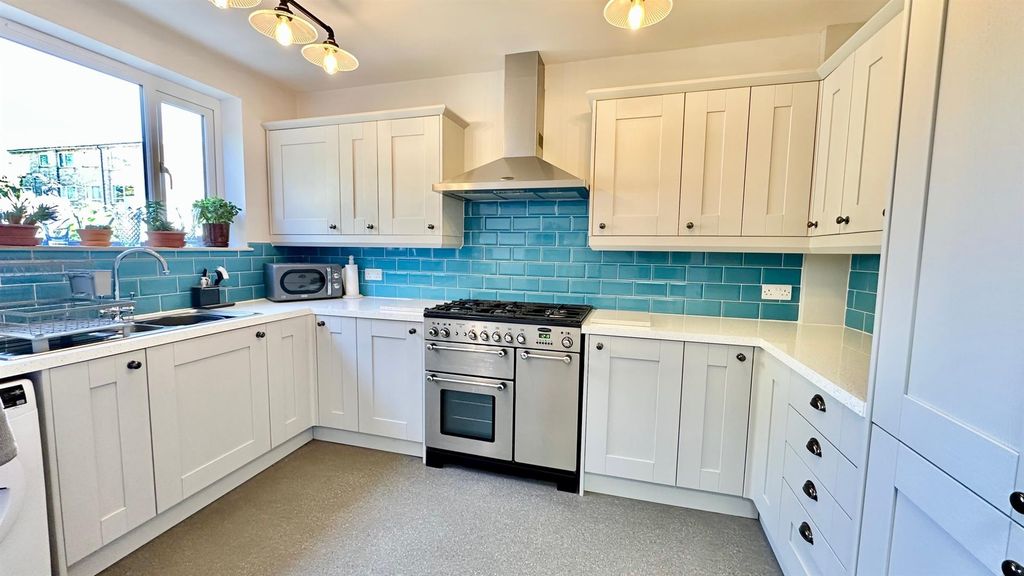 Property photo 3 of 27