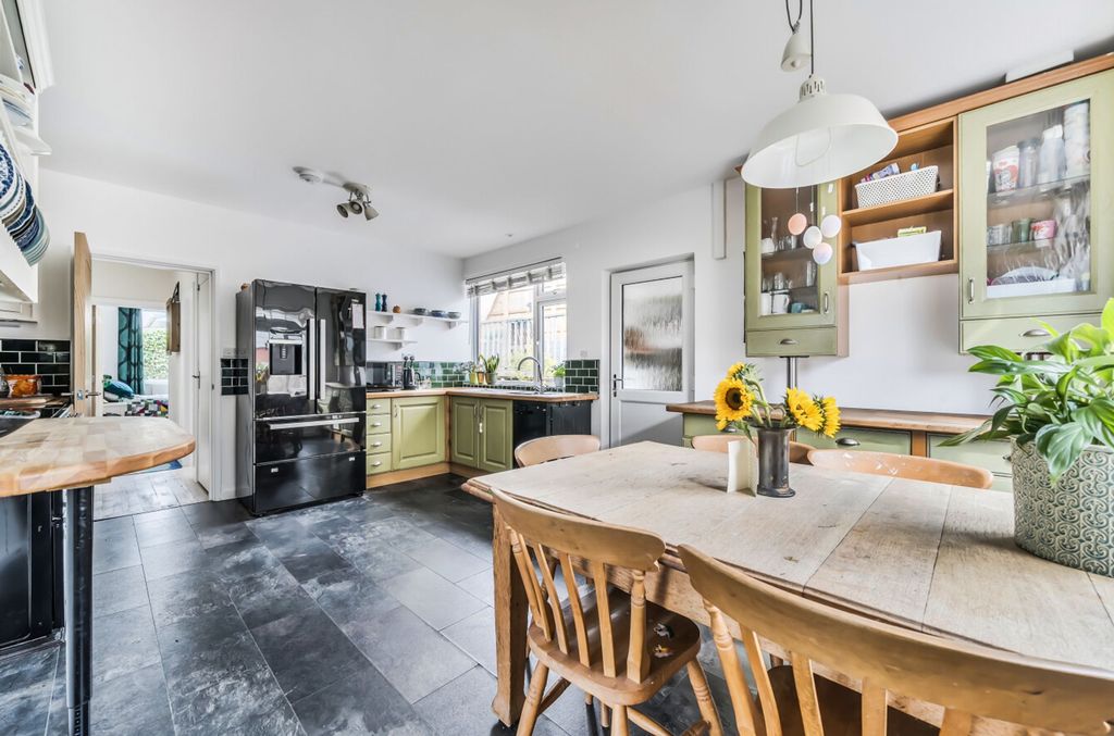 Property photo 3 of 26