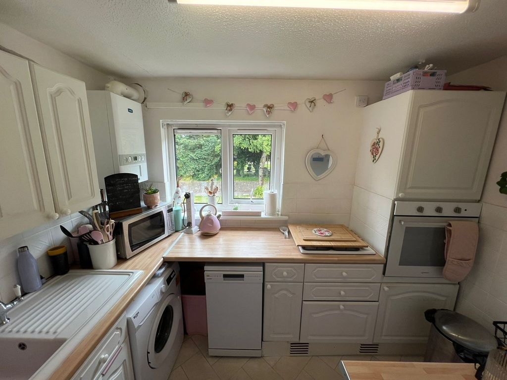 Property photo 2 of 5 Kitchen