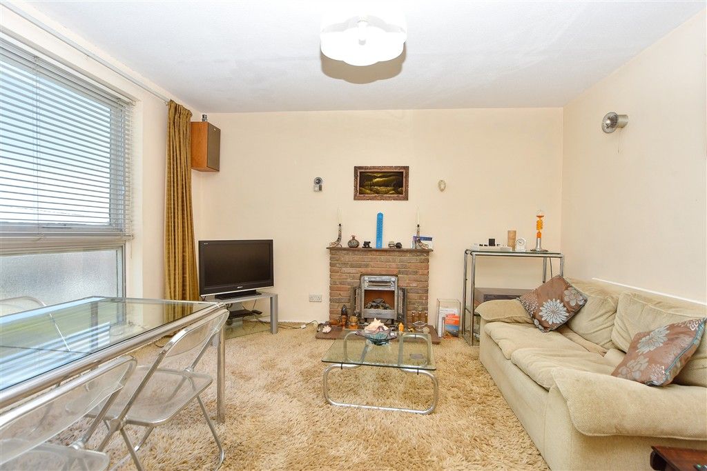 Property photo 2 of 10 Lounge