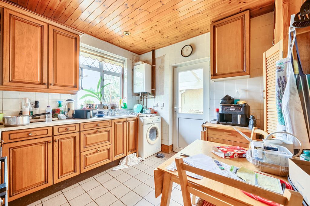 Property photo 2 of 11 Kitchen