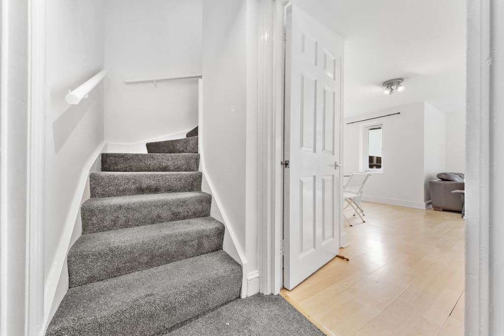 Property photo 2 of 17 Img_8448