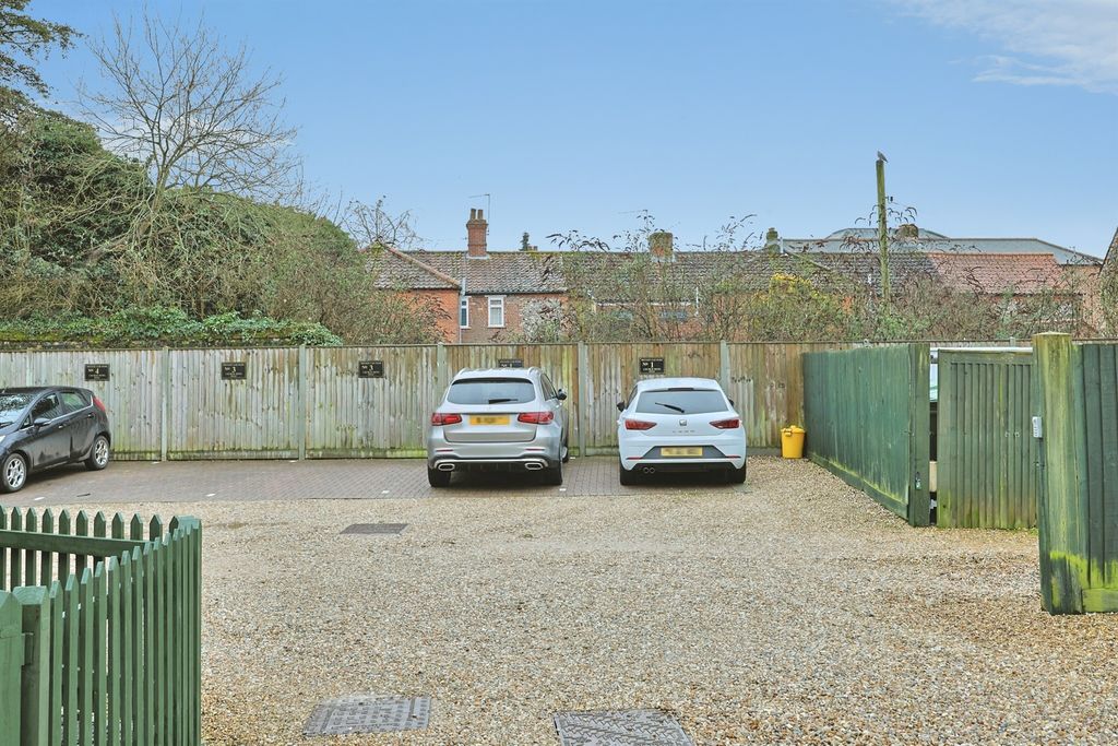 Property photo 2 of 22