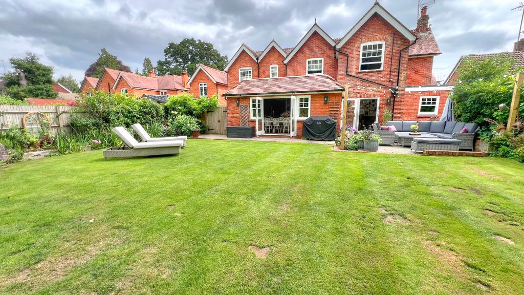 Property photo 2 of 35