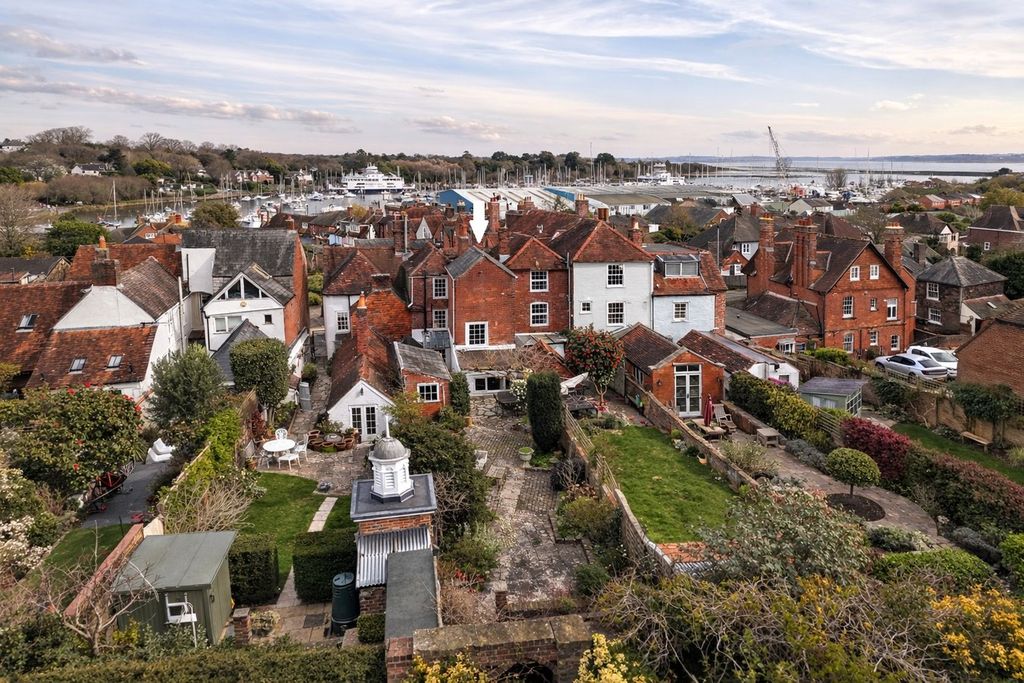 Property photo 3 of 18