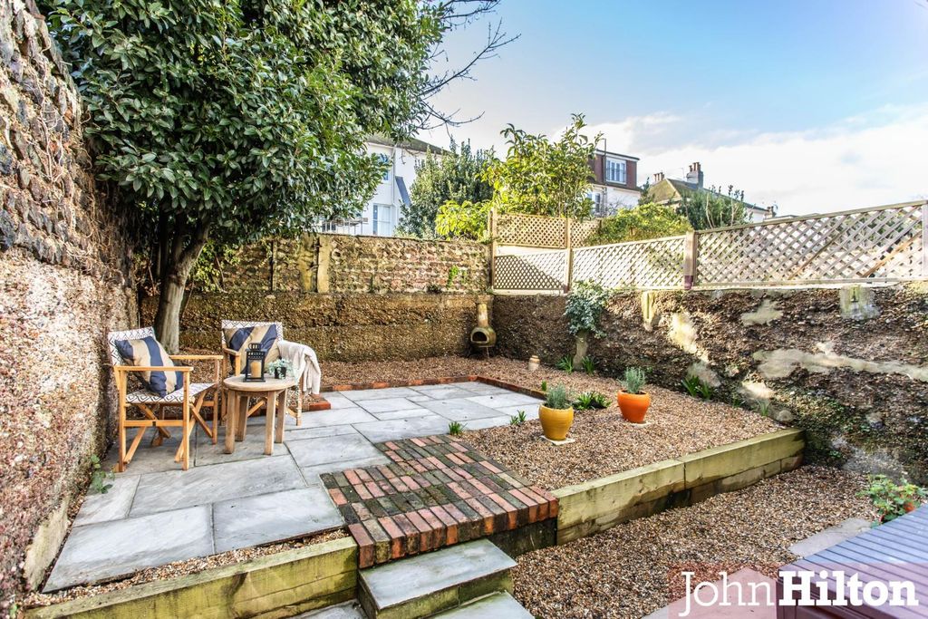 Property photo 2 of 22 Goldstone Road13.Jpg