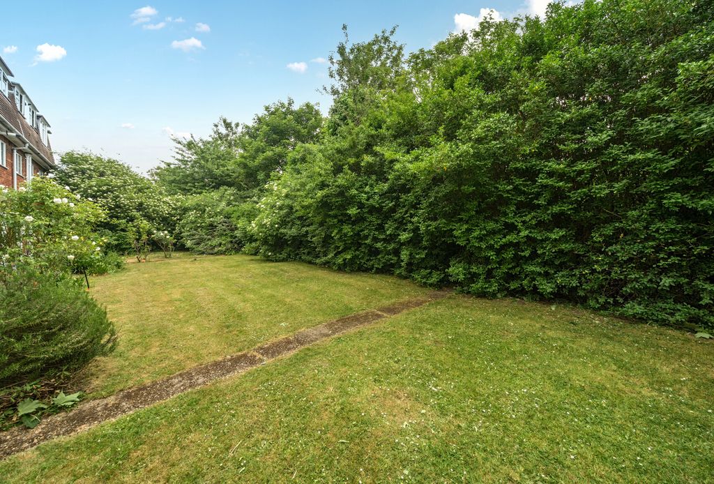 Property photo 3 of 13 1295844-21-682B39...