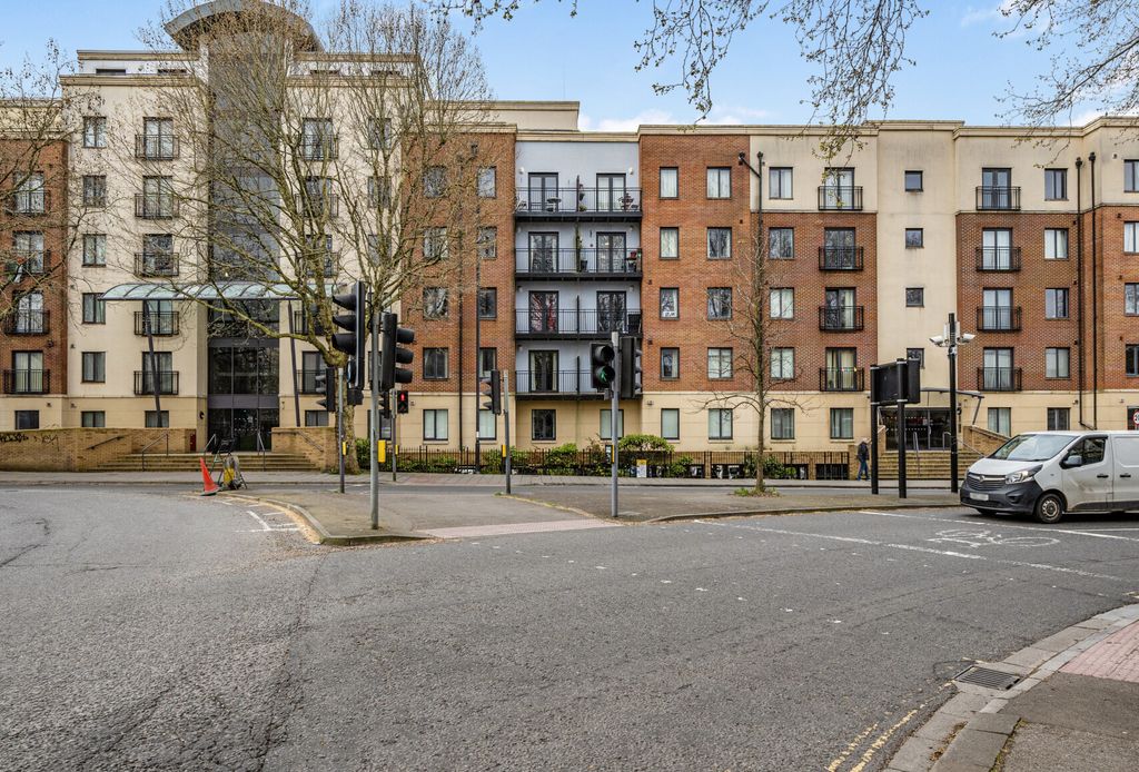 Property photo 1 of 12 1436301-20-69cc16...