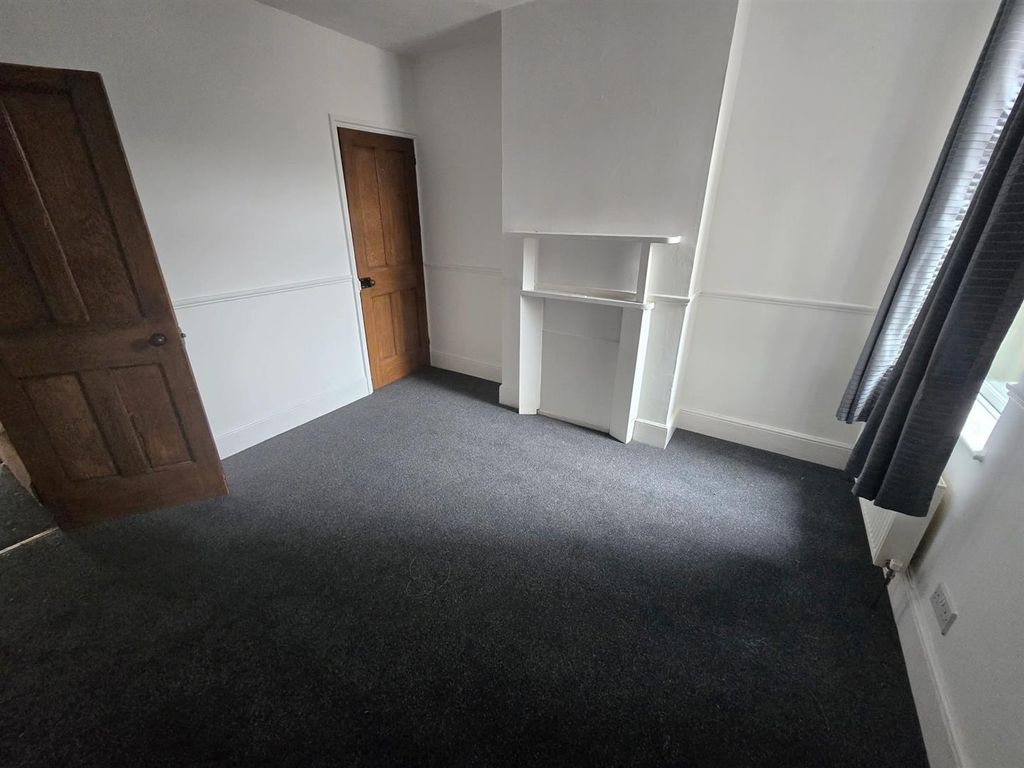 Property photo 3 of 9 Dining Room