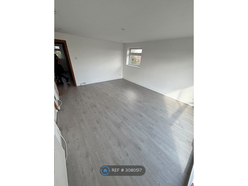 Property photo 2 of 5 Lounge - New Flooring And Decorated