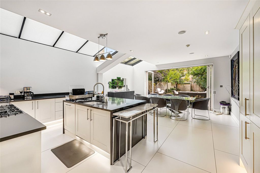 Property photo 1 of 19 Picture No. 11