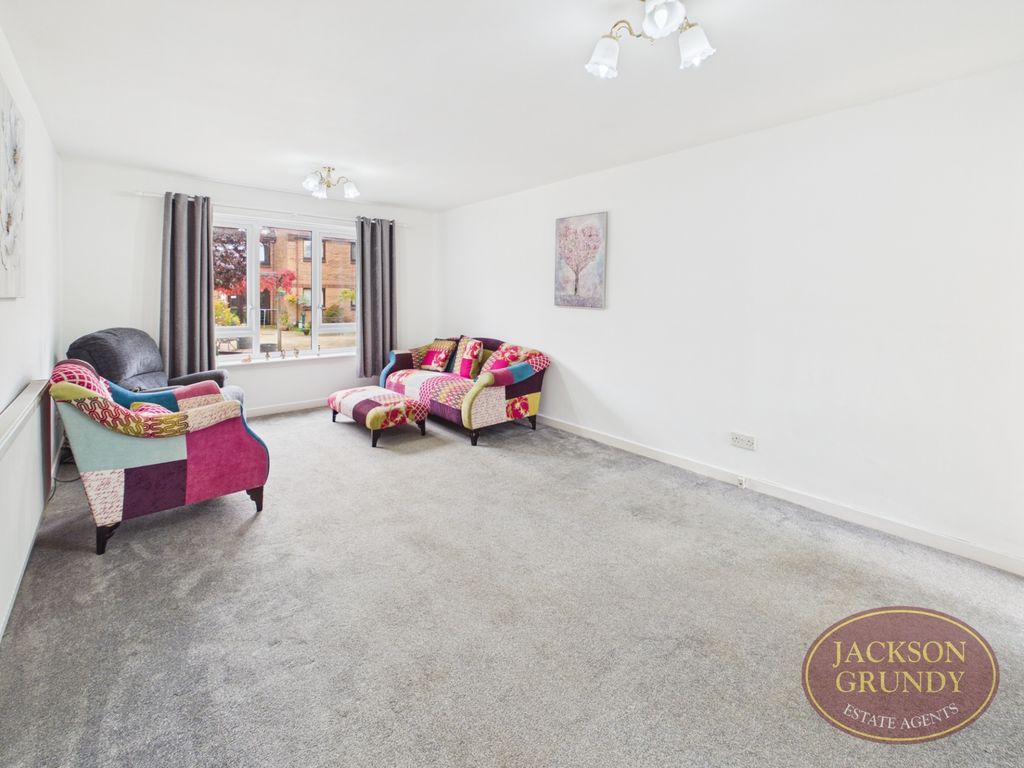 Property photo 2 of 9 Pond Farm Close