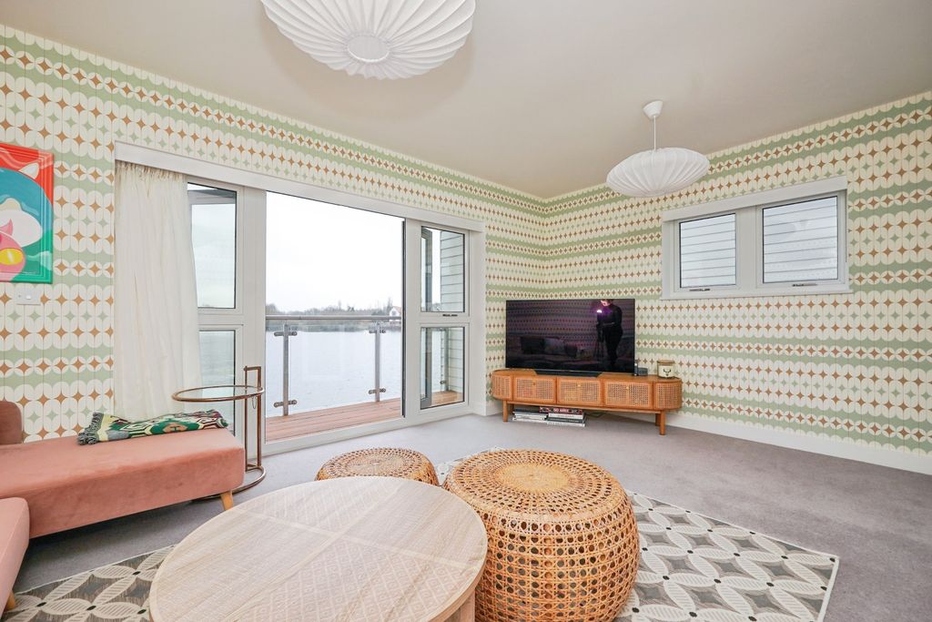 Property photo 2 of 29 Lounge