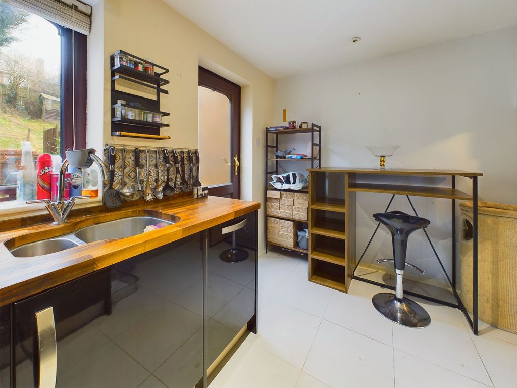 Property photo 3 of 15 Breakfast Kitchen