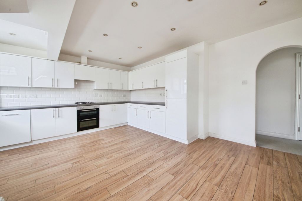 Property photo 2 of 17 Photo