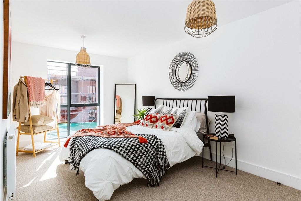 Property photo 1 of 7 Show Home