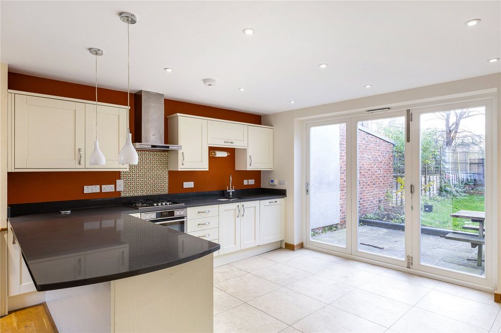 Property photo 3 of 15 Kitchen