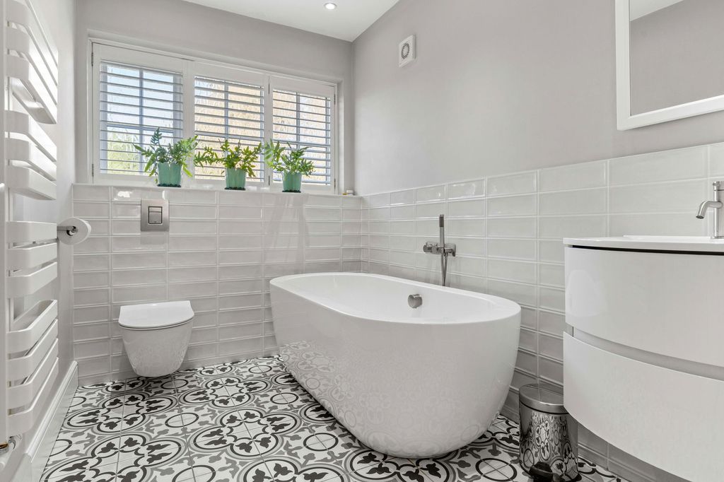 Property photo 3 of 25