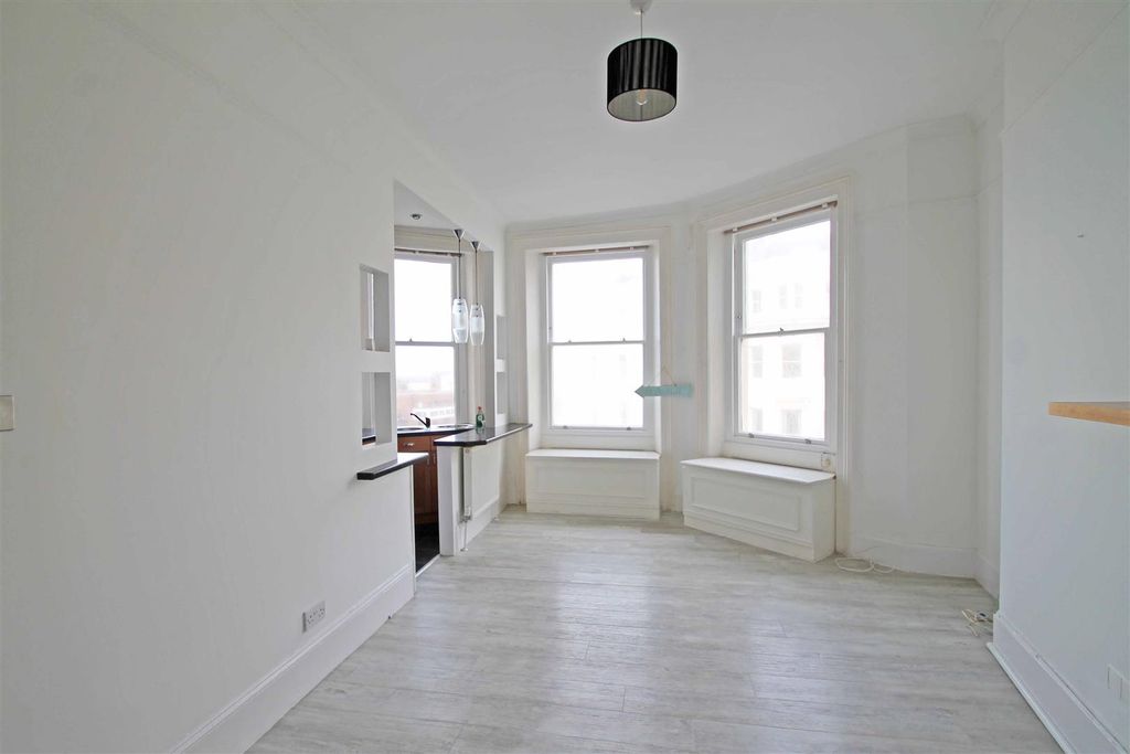 Property photo 1 of 11 Reception